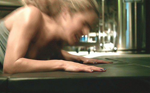 02---felicity-to-the-mat.gif