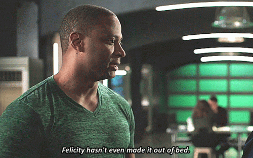 05---felicity-hasnt-made-it-out-of-bed.gif