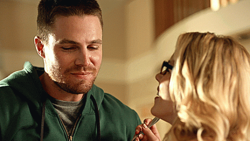 06---felicity-smoak.gif