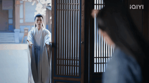 06315ee1c65aee40291.gif