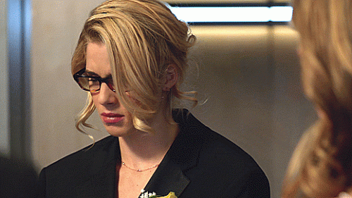 07---felicity-death-glare.gif