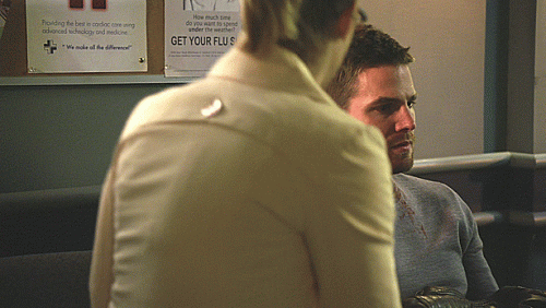 09---felicity-checks-on-oliver.gif