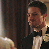 10---oliver-looks-at-felicity