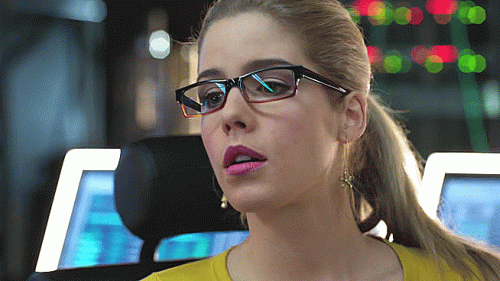 14---felicity-feels-useless.gif