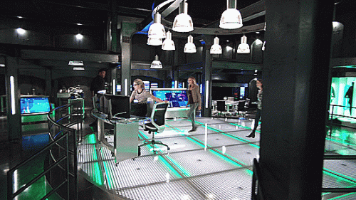 14---felicity-vs-new-chair.gif