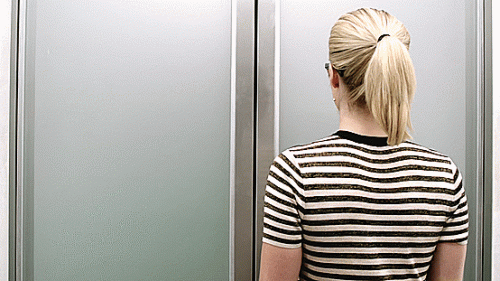 17---felicity-comes-off-elevator.gif