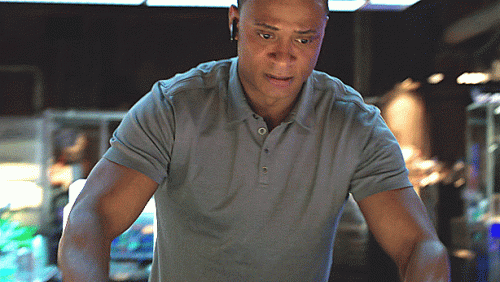 19---diggle-hands-head.gif