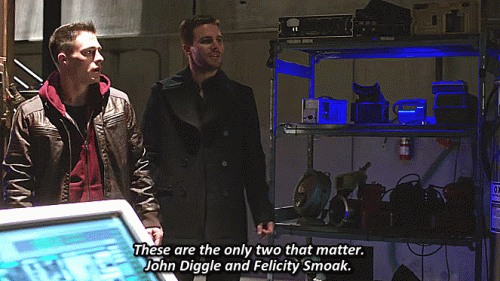 19---john-diggle-felicity-smoak.gif