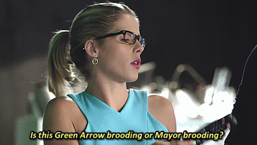 24---green-arrow-brooding.gif