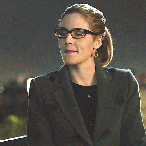 27---felicity-holding-it-in.gif