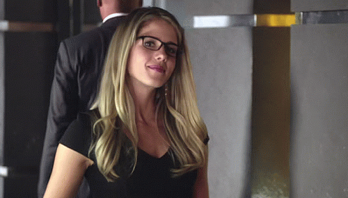 47---felicity-smiles-at-oliver.gif