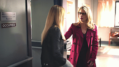 48---felicity-sara-hug.gif