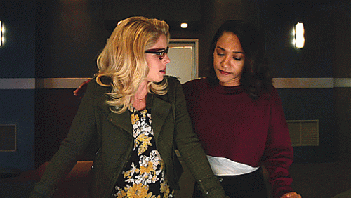 49---felicity-and-iris-hug.gif