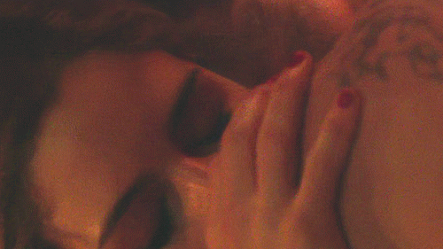 89---felicity-face-close-up.gif